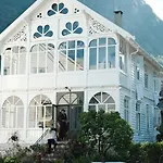 Hardanger Fjord בית הארחה *