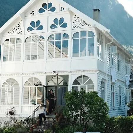 Hardanger Fjord بيت ضيافة *